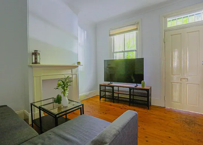 Elegant 2 Bedroom On The Edge Of Downtown Dowling St