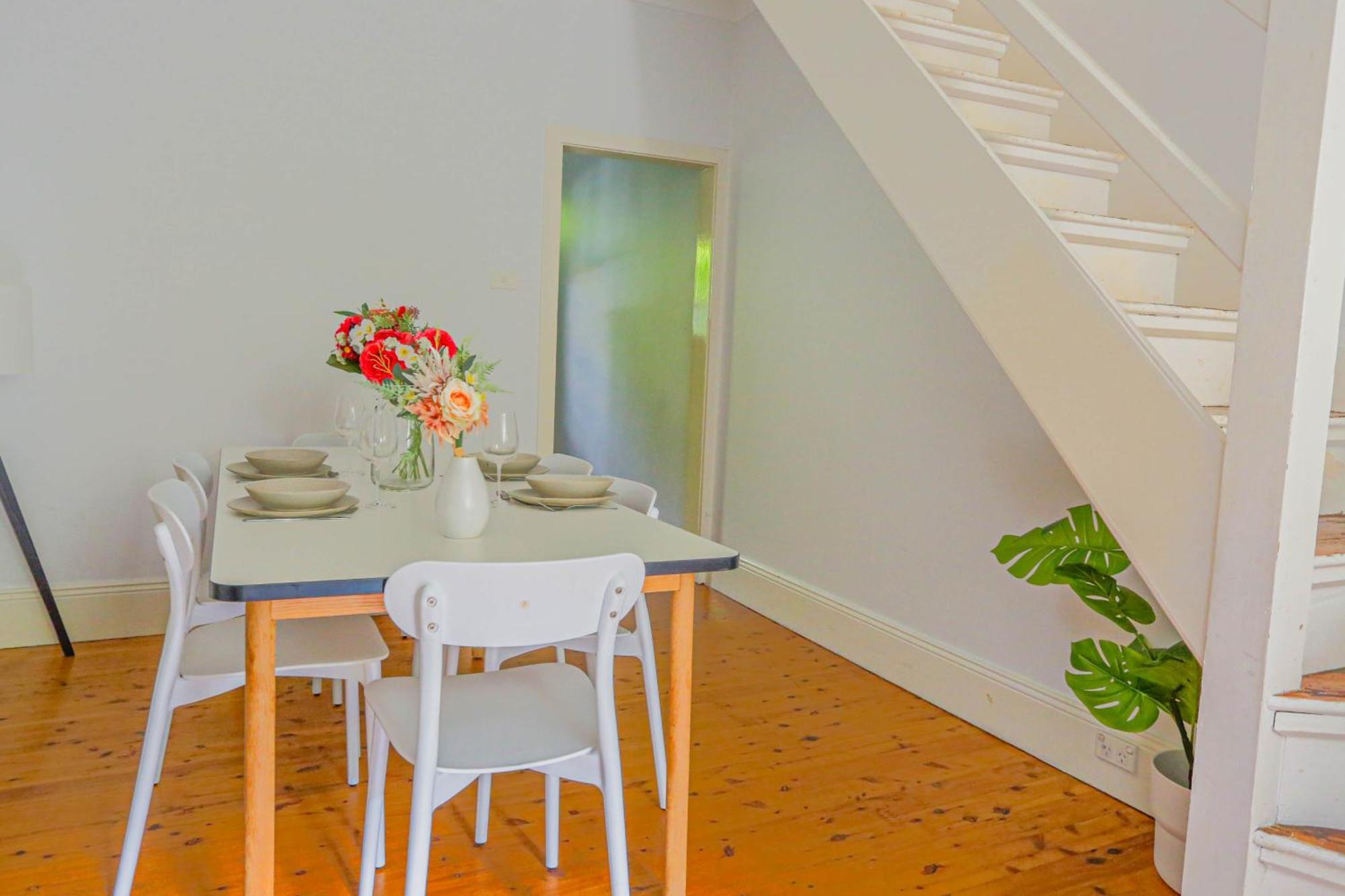 Elegant 2 Bedroom On The Edge Of Downtown Dowling St * Sydney