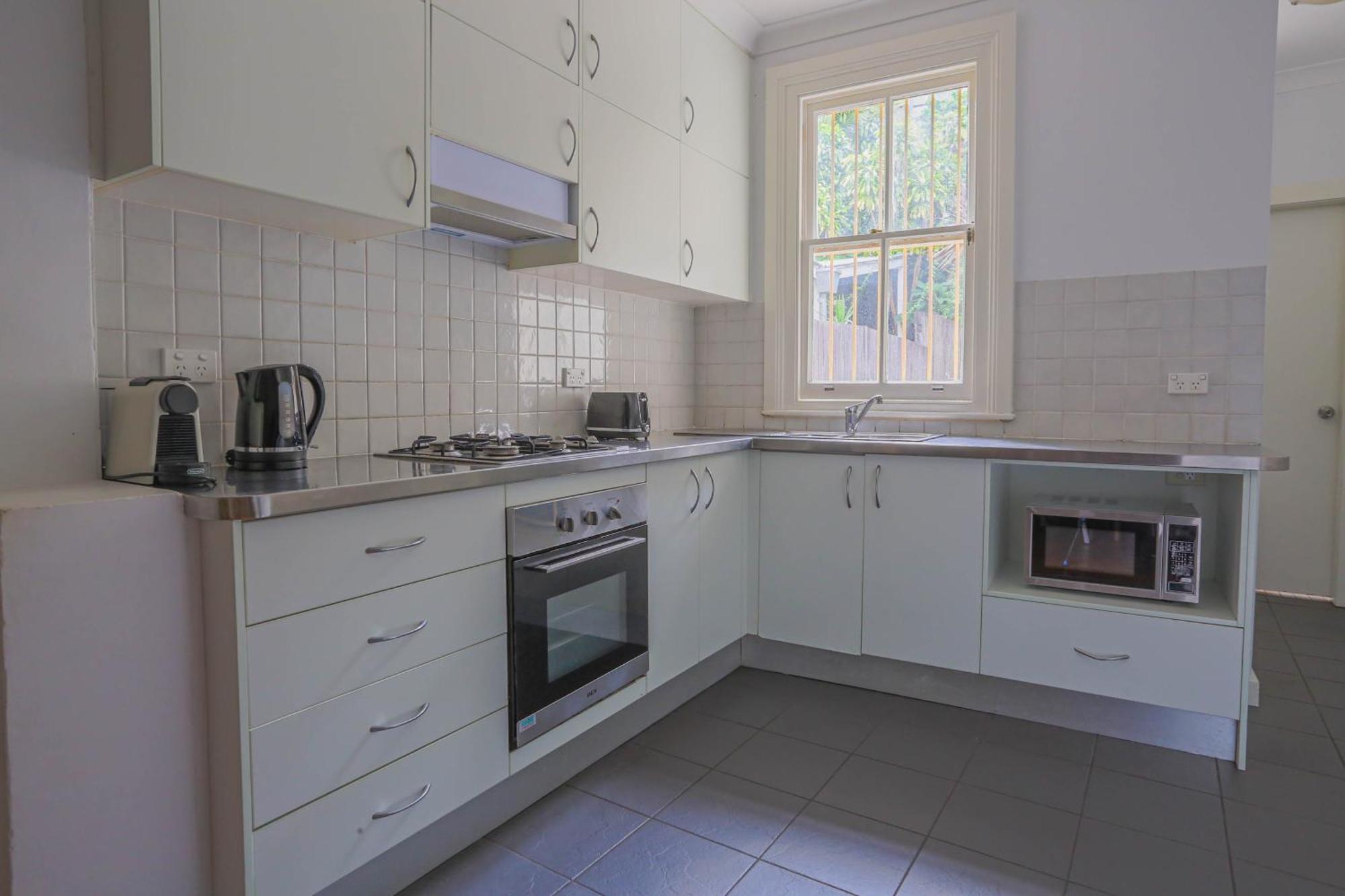 Elegant 2 Bedroom On The Edge Of Downtown Dowling St Holiday home Sydney